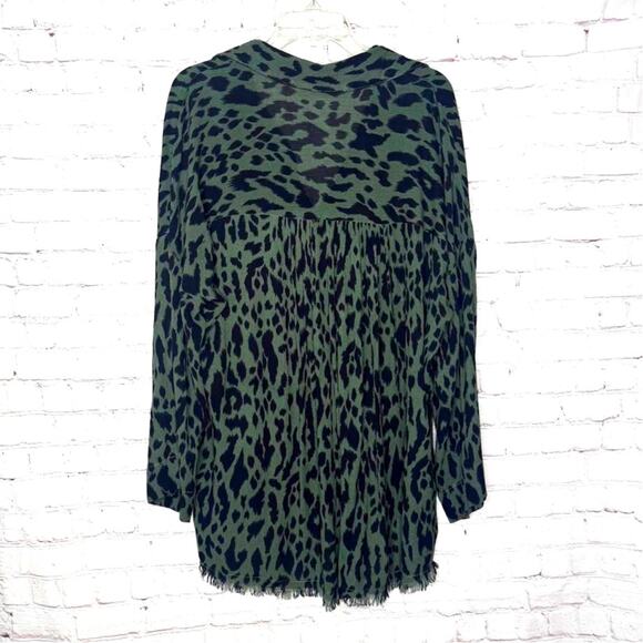 Umgee Wms XL Wild About You Green Leopard Print Tunic Blouse Raw Edge Hem - Picture 2 of 8